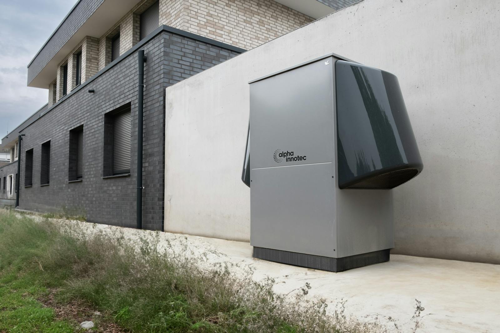 Pompe à chaleur extérieure utilisée pour chauffe-eau thermodynamique